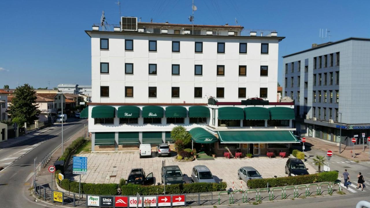 Hotel Florida ピオーヴェ・ディ・サッコ エクステリア 写真